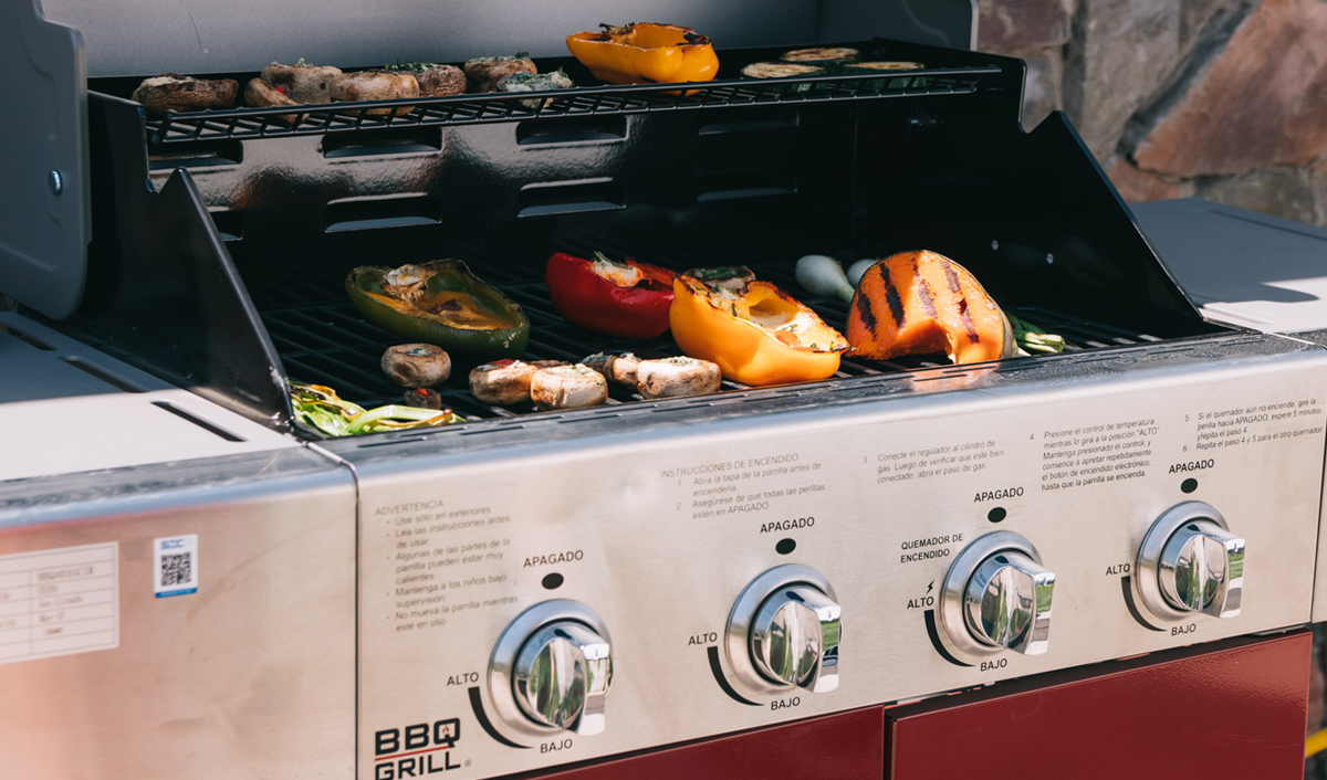 ¿Cómo y para qué usar el quemador lateral infrarrojo de la parrilla a gas BBQ401GCIR?